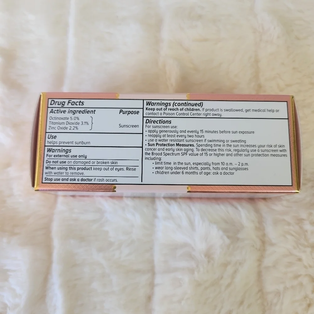 TOO FACED // born this way healthy glow hyaluronic acid skin tint vanilla spf 30